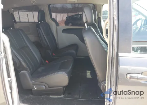 2016 Chrysler Town & Country Touring z USA, uszkodzony, nr VIN 2C4RC1BG9GR230859